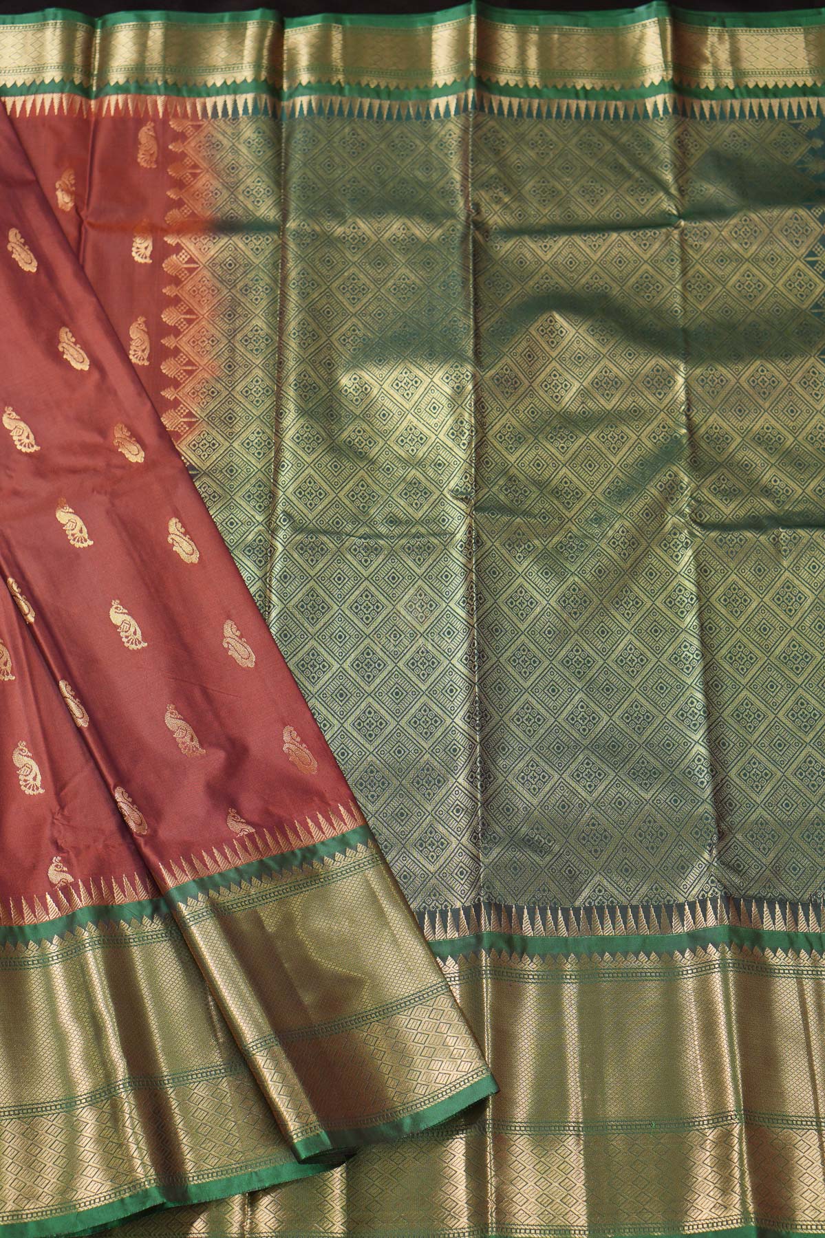 Temple Boarder Gadwal – Rust Orange with Emerald Green - Image 3